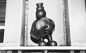 Subway Token Figures : Art : Subway : New York : Tom Otterness : Personal Photo Projects : Photos : Richard Moore : Photographer